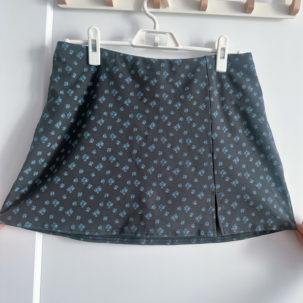 America Eagle Floral Gray A-Line Mini Skirt with Slit